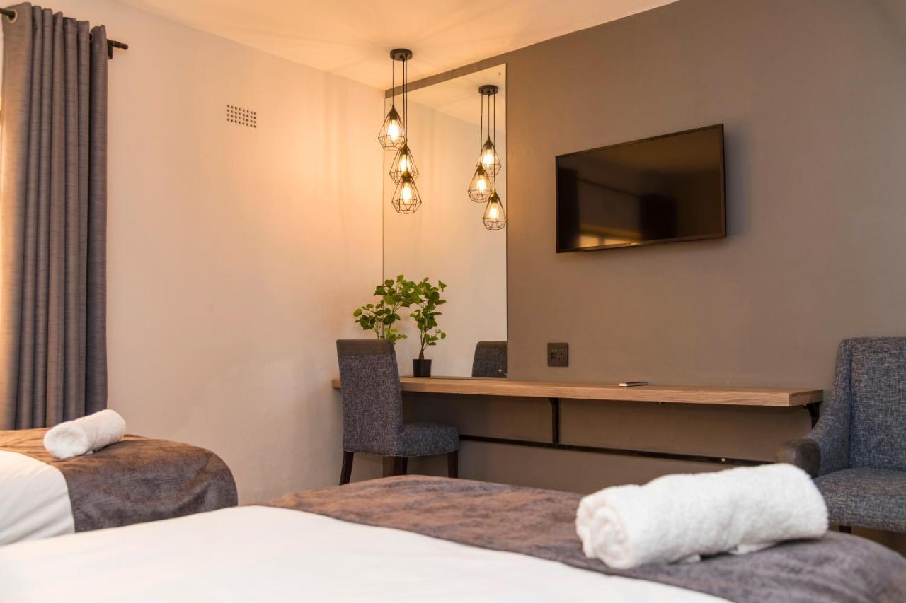 N1 Rotten Row Hotel