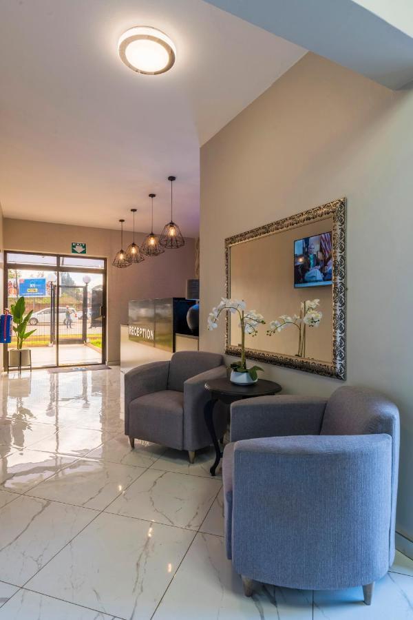 N1 Rotten Row Hotel Harare