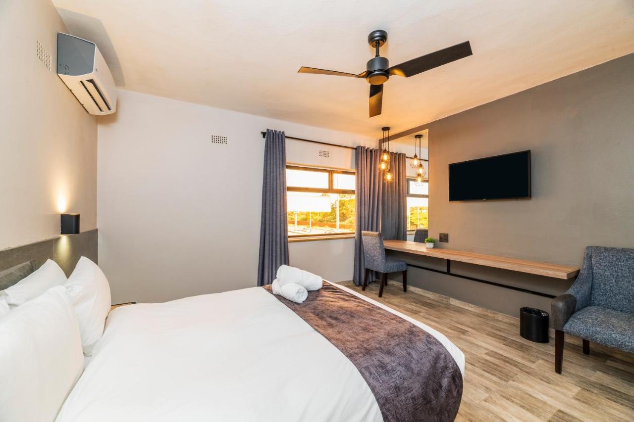 N1 Rotten Row Hotel